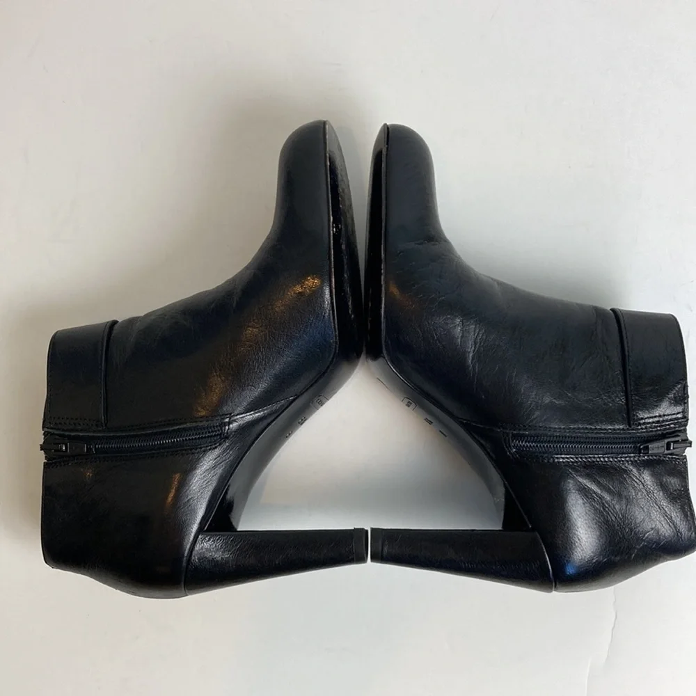 COACH Italian Leather Nicolete Bootie Black Sz 6.5 Buckle Office Classic Witchy